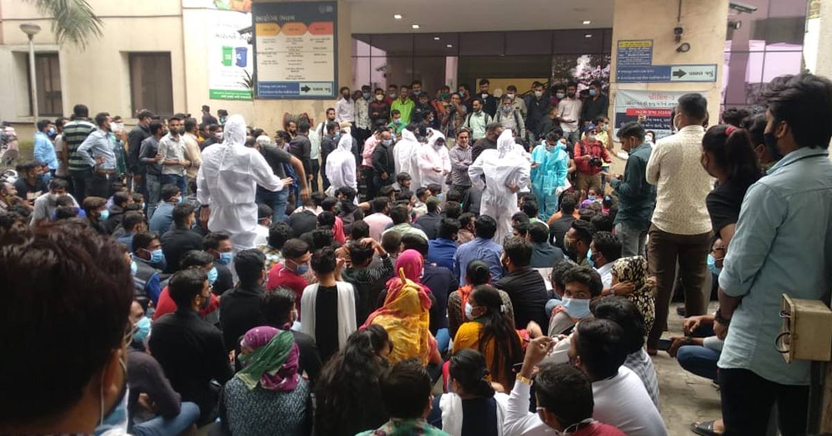 http://www.meranews.com/backend/main_imgs/AMCMedical_ahmedabad-use-and-throw-covid-19-medical-staff-salary-protest-news_3.jpg?71