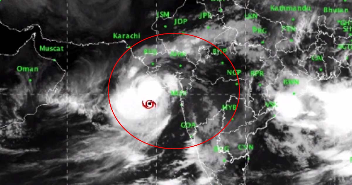 http://www.meranews.com/backend/main_imgs/vayu_vayu-cyclone-may-not-hit-gujarat_1.jpg?31
